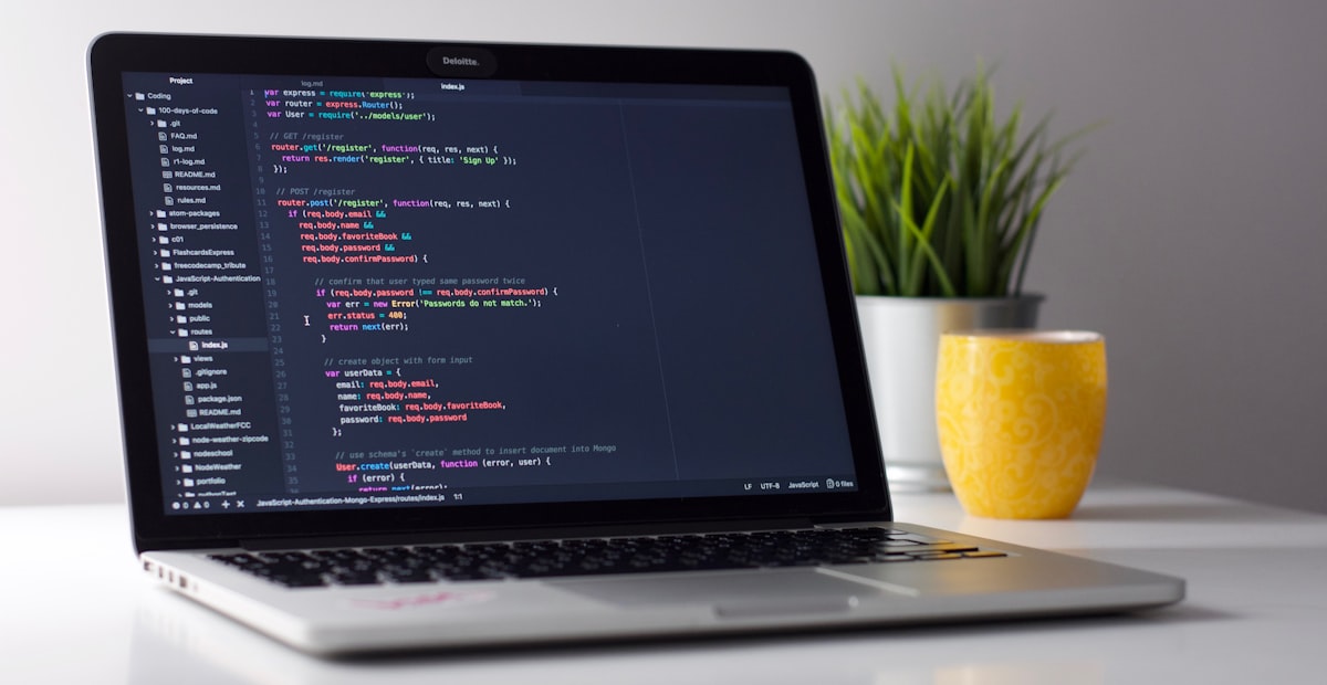 Écran d'ordinateur affichant du code de développement